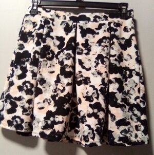 Joe B ladies pleated skirt. Size Small